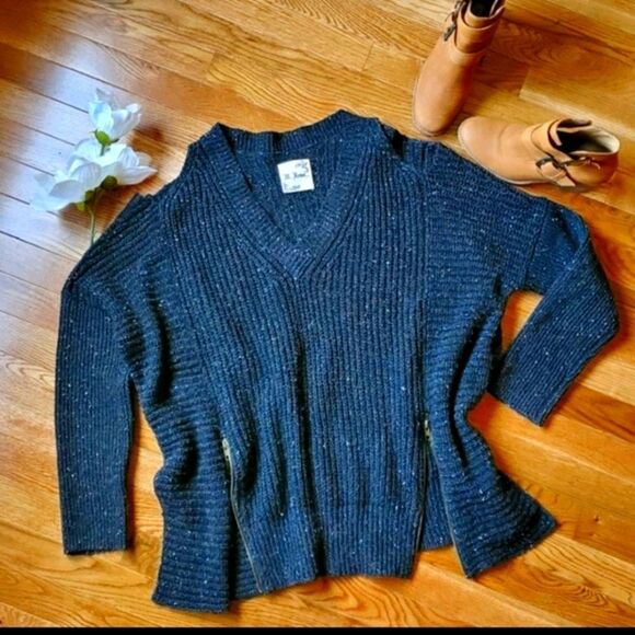 M. Rena Cutout knit Sweater - Picture 1 of 8